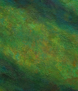 Chris | modernes, abstraktes Gemälde in Grün zeigt eine Landschaft (80 x 70 cm). Grüne Farben - begleitet mit blau, violett, ocker und gelb - ergeben eine Komposition, die sich durch hellgrüne und dunkelgrüne abstrakte Formen ergibt. Sie erinnern an Schatten eines Sturmtiefs. Die Lasuren in Verbindung mit der haptischen Grundierung ergeben einen edlen Eindruck des modernen Gemäldes. Das moderne, abstrakte Gemälde kann man auch online kaufen. Grünes Gemälde. ARTLET | Atelier Hellbusch.