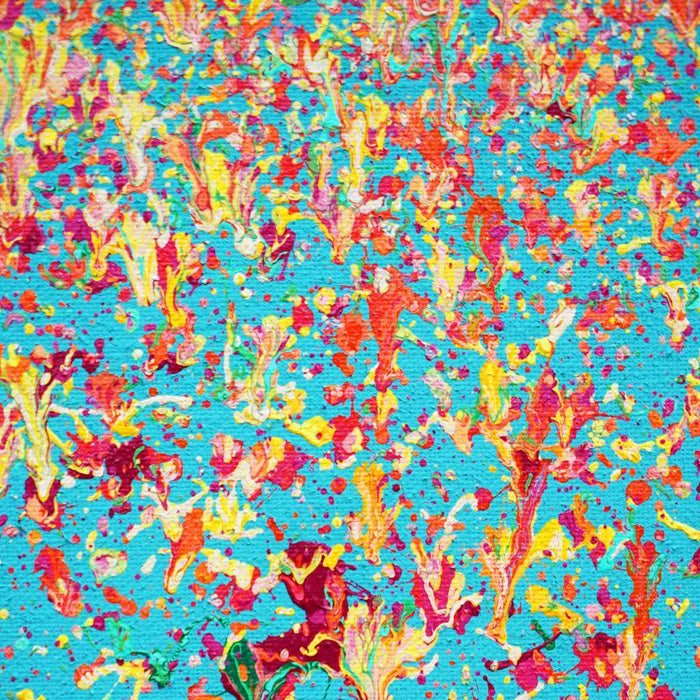 Abstrakte Kunst in Blau mit farbiger Sprenkelstruktur, Claim 153 (Detail), Acryl und Lack auf Leinwand, 100 × 110 cm, zeitgenössische abstrakte Kunst, Atelier Hellbusch.