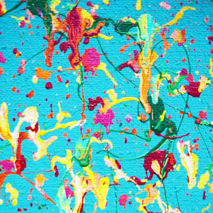 Abstrakte Kunst in Blau mit farbiger Sprenkelstruktur, Claim 153 (Detail), Acryl und Lack auf Leinwand, 100 × 110 cm, zeitgenössische abstrakte Kunst, Atelier Hellbusch.