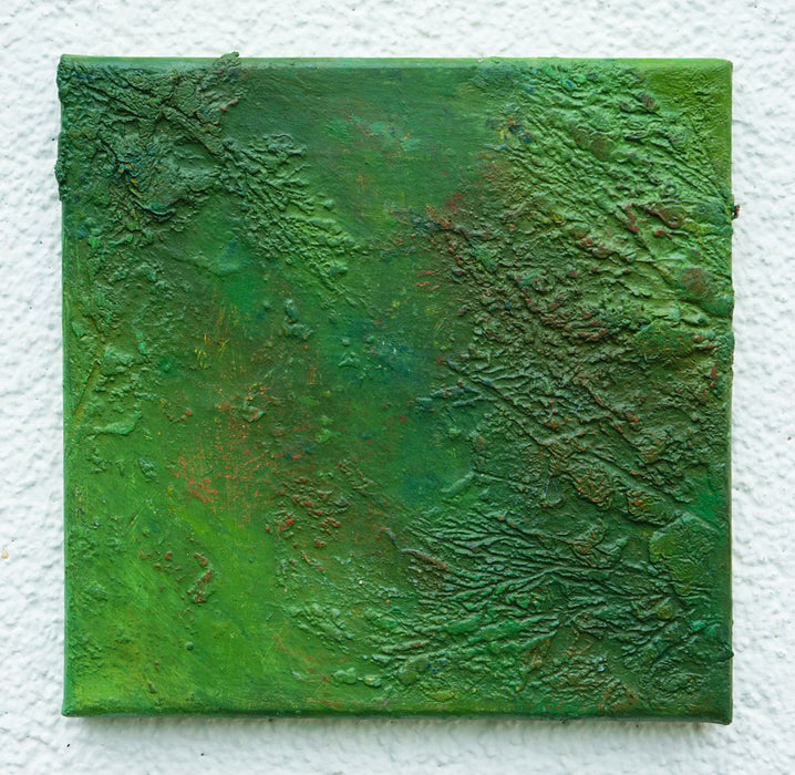 Abstraktes Gemälde „Ali“ in 20 × 20 cm, 2025, grüne Malerei mit organischen Strukturen, Acryl und Öl auf Leinwand  – Atelier Hellbusch