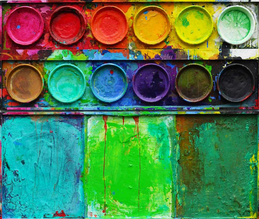 Abstraktes Farbkasten-Gemälde „Am Ende Grün“ (100 × 120 × 4 cm) – Mischtechnik auf Objekt von Mark Hellbusch. Runde Farbteller in kräftigen Tönen, darunter große grüne und türkise Flächen. Privatbesitz.