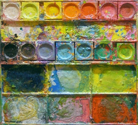 Abstraktes Farbkasten-Gemälde „Am Riff“ (100 × 110 × 4 cm, 2013) – Mischtechnik auf Objekt von Mark Hellbusch. Bunte Komposition in Gelb-, Grün-, Blau- und Orangetönen mit pastoser Struktur. Privatbesitz.