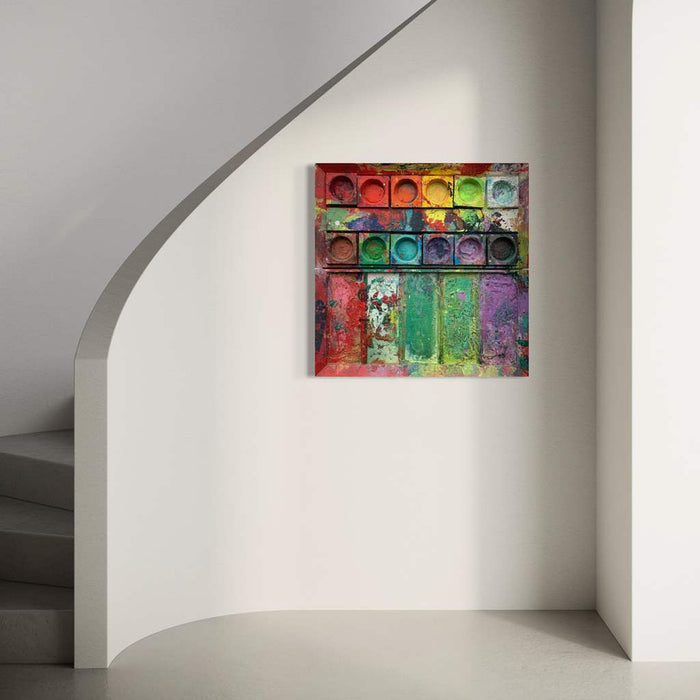 "Am Vesuv" zeigt moderne Kunst auf dem Farbkasten (80 x 80 cm, in Situation). Zu sehen ist das Gemälde in Wiesbaden. In den Mischfächer (unten) sind violette, grüne, weiße und rote Farben. Oben befinden sich 12 Farbteller mit den bunten Farben eines Farbkastens. In den Zwischenräumen sind Farbkleckse und -flecken sichtbar. Moderne Kunst. ARTLET - Atelier Hellbusch. 