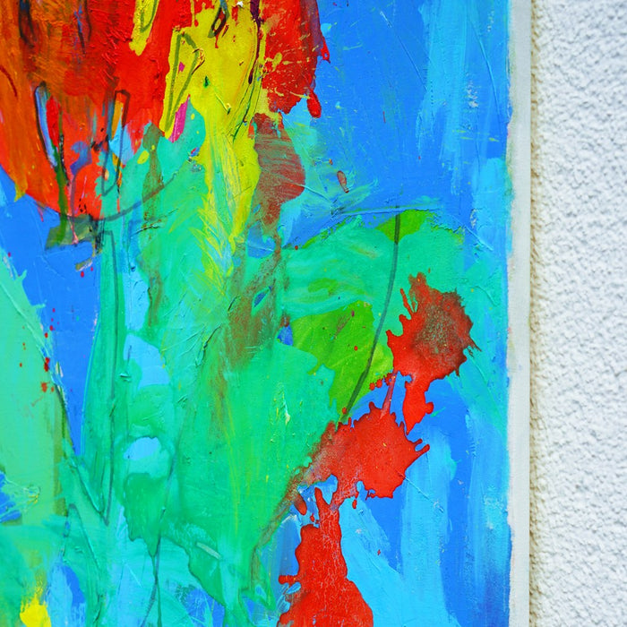 Blume VII (Seite) ist ein farbintensives Originalgemälde aus der Serie Schmiertafel. Leuchtendes Blau trifft auf Rot, Grün und Orange in einer expressiven Blumenkomposition.