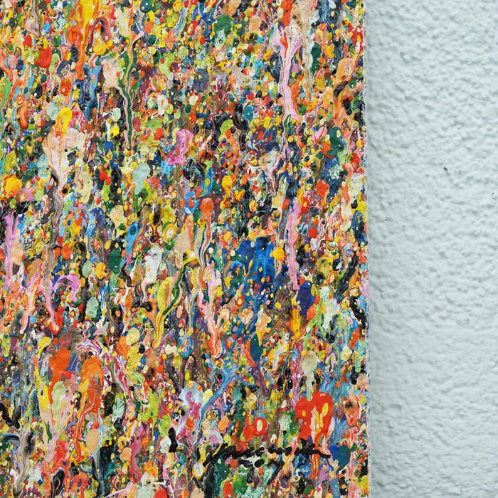 Buntes abstraktes Acrylgemälde (Nahaufnahme) auf kleiner Leinwand von Mark Hellbusch – Claim 143, 40x30 cm, 2019