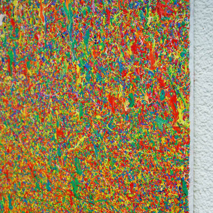 Abstrakte Kunst „Claim 179“ (Ausschnitt und von der Seite), farbenprächtiges Kunstwerk mit dichter Struktur in Rot, Grün und Gelb, Mischtechnik auf Leinwand. Künstler Mark Hellbusch