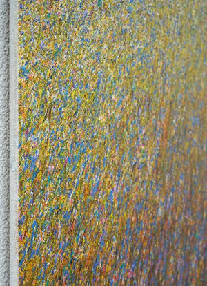 Abstraktes Gemälde 'Claim 103' (100 x 130 cm, 2022), ein zeitgenössisches Kunstwerk, das eine abstrakte Landschaft mit lebhaften Farben und dynamischer Textur darstellt (Seitenperspektive). ARTLET - Atelier Hellbusch.