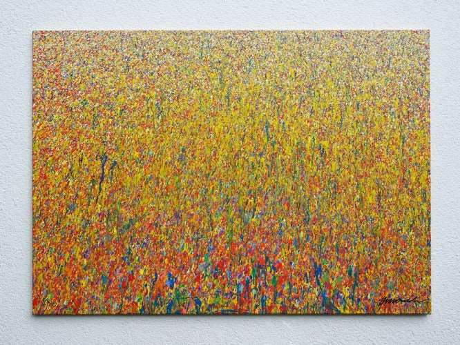 Claim 81 | Abstrakte Landschaft auf Leinwand 100 x 140 cm. Bunte Farben - insbesondere Rot, Gelb, Orange, Weiß, Blau sowie deren Vermischungen ergeben ein organisches Feld. Der Verlauf der Farben ist oben eher punktartig. Nach unten hin wird der Verlauf der Farben auf dem Gemälde immer länger, also strichartig. So entsteht moderne Kunst, die an Natur erinnert. Abstrakte Landschaft. ARTLET | Atelier Hellbusch.