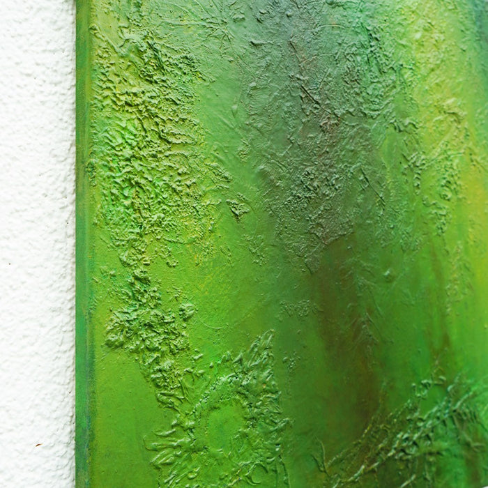 "Clara", 46x48cm,2026 (von der Seite): Abstrakte Kunst von Mark Hellbusch in grünen Farben auf Leinwand mit feiner strukturierter Oberfläche.