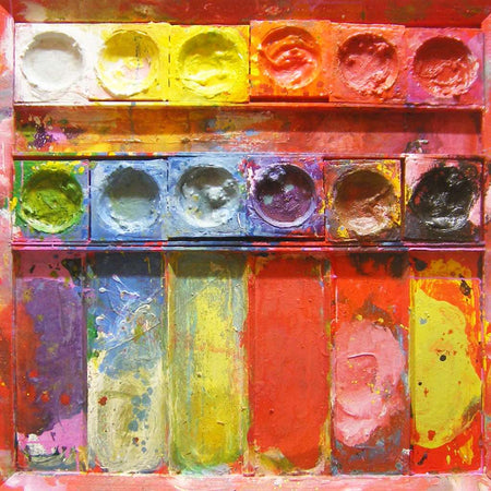 Farbenfrohes Farbkasten-Gemälde „Das Spiel I“ (80 × 80 × 4 cm, 2014) – Mischtechnik von Mark Hellbusch. Leuchtende Rot-, Gelb-, Blau- und Violetttöne in quadratischer Komposition. Heute in Privatbesitz.