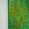 Abstraktes Gemälde „Edward“ (90 × 90 cm, 2022, Ausschnitt) – grüne zeitgenössische Malerei mit organischen Strukturen und Tiefe auf Leinwand. Atelier Hellbusch