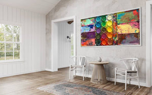 "Die Reise" zeigt bunte Malerei auf einem überdimensionierten Farbkasten (100 x 200 x 4 cm) in einem großem Raum. In den Mischfächer (außen) sind blaue, violette, grüne, gelbe und graue Farben zu sehen. In der Mitte befinden sich 15 Farbteller mit den üblichen Farben einer Palette. In den Zwischenräumen sind Farbkleckse und -flecken sichtbar. Großformatige Kunst. ARTLET | Atelier Hellbusch