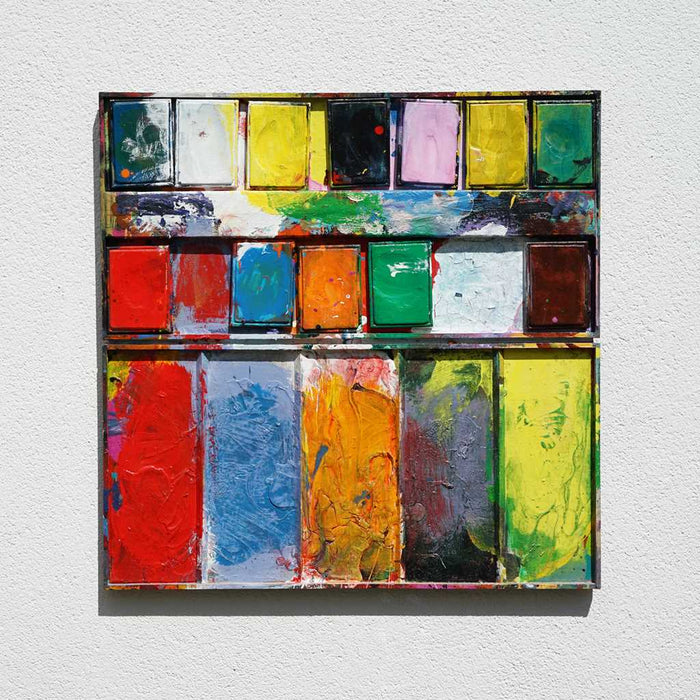 "Gesprächsrunde" zeigt bunte Malerei auf einem überdimensionierten Farbkasten (101 x 101 x 4 cm). Großformatige Kunst. ARTLET - Atelier Hellbusch