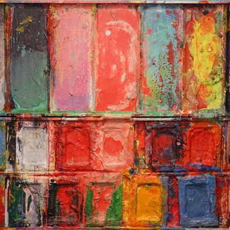 Abstraktes Farbkasten-Gemälde „Im Club“ (110 × 130 × 4 cm, 2021) – leuchtende Neonfarben in Pink, Violett, Türkis und Gelb, kombiniert mit dunklen Akzenten. Rhythmisch und energiegeladen. Heute in Privatbesitz. Atelier Hellbusch