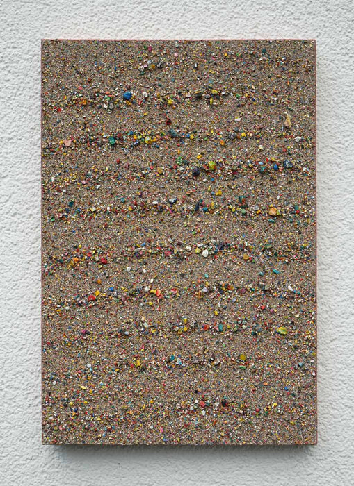 Abstraktes Gemälde Marsfeld CXXVIII von Mark Hellbusch, 50 x 33 cm, 2023, mit sandiger Textur, erdigen Tönen und lebendigen Farbnuancen.