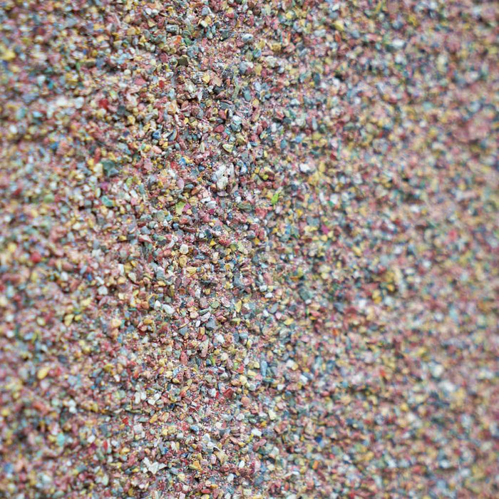 Kleines abstraktes Gemälde „Marsfeld XCV“ mit natürlicher, rosé-goldener Farbtextur und faszinierender Oberflächenstruktur (Nahaufnahme). Atelier Hellbusch.