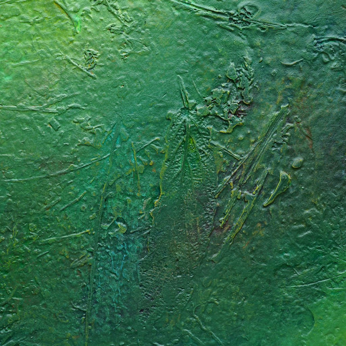Abstraktes Gemälde „Martina“ (110 × 100 cm, 2022) – moderne grüne Malerei auf Leinwand mit organischen Strukturen und tiefer Farbwirkung (Nahaufnahme). Atelier Hellbusch