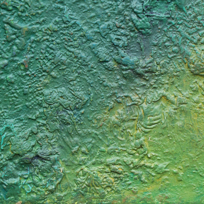 Abstraktes Gemälde „Mohammad“ in 20 × 20 cm, 2025, grüne Ölmalerei mit Struktur und Tiefe auf Leinwand (Nahaufnahme) – Atelier Hellbusch