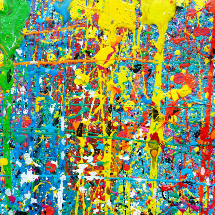 Abstraktes Gemälde „RE 14“ (Nahaufnahme) auf blauem Hintergrund mit bunten Farbspritzern, 140x140 cm, aus der Kollektion „Reste eines Experiments“. 2024 von Mark Hellbusch, freischaffender Künstler bei Frankfurt, gemalt.