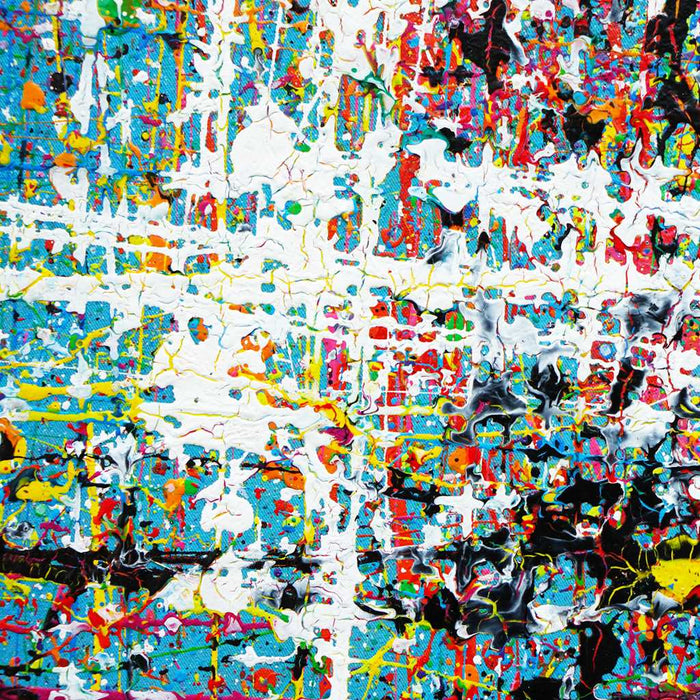 Abstraktes Gemälde „RE 14“ (Nahaufnahme) auf blauem Hintergrund mit bunten Farbspritzern, 140x140 cm, aus der Kollektion „Reste eines Experiments“. 2024 von Mark Hellbusch, freischaffender Künstler bei Frankfurt, gemalt.