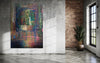 XXL-Gemälde „RE 19“ (in Situation). Bunte Farben auf schwarzem Hintergrund 210x150 cm, aus der Kollektion „Reste eines Experiments“. Künstler Mark Hellbusch