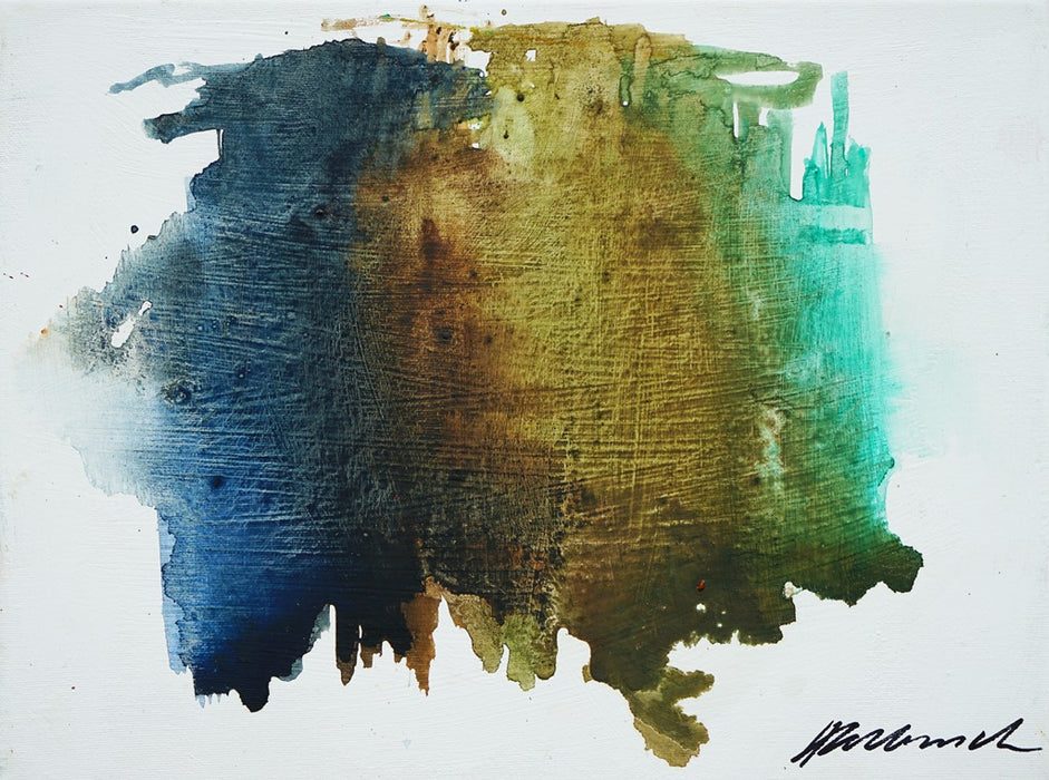 Abstraktes Kunstwerk RE 23 mit organischer, breiter Farbspur in Blau, Braun und Grün auf weißer Leinwand. Fragmentarische Struktur, 40x30cm, 2025. Atelier Hellbusch.