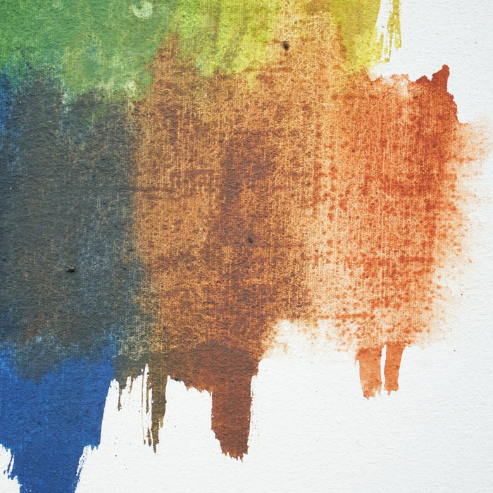 Abstraktes Gemälde RE 24 – horizontales Farbspektrum in Grün, Blau, Ocker und Rotbraun auf weißem Hintergrund, 40x30 cm, 2025 (Ausschnitt). Atelier Hellbusch