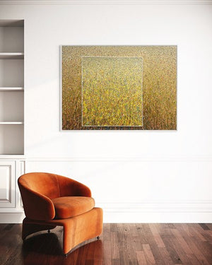 RE3 ist ein ein Kunstwerk bestehend aus zwei Gemälden aus der Reihe "Organic Grounds". Hier präsentiert im Raum. Viele helle bunte Farbpunkte verwandeln sich nach unten hin in Farbstriche. Sie werden in ihrer Farblichkeit auch kräftiger: Braun, Gelb, Orange, Ocker und Blau sind zu sehen. Die aufeinander geklebte Bilder sind beide weiß eingerahmt. Zeitgenössische Kunst. ARTLET | Atelier Hellbusch