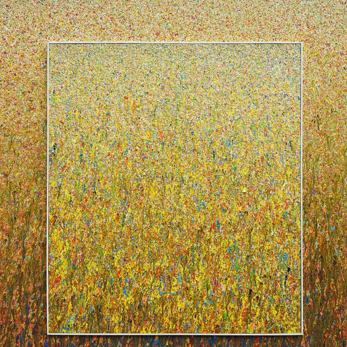 RE3 ist ein Kunstwerk bestehend aus zwei "Organic Grounds". Viele helle bunte Farbpunkte verwandeln sich nach unten hin in Farbstriche. Sie werden in ihrer Farblichkeit auch kräftiger: Braun, Gelb, Orange, Ocker und Blau sind zu sehen. Die aufeinander geklebte Bilder sind beide weiß eingerahmt. Zeitgenössische Kunst. ARTLET - Atelier Hellbusch