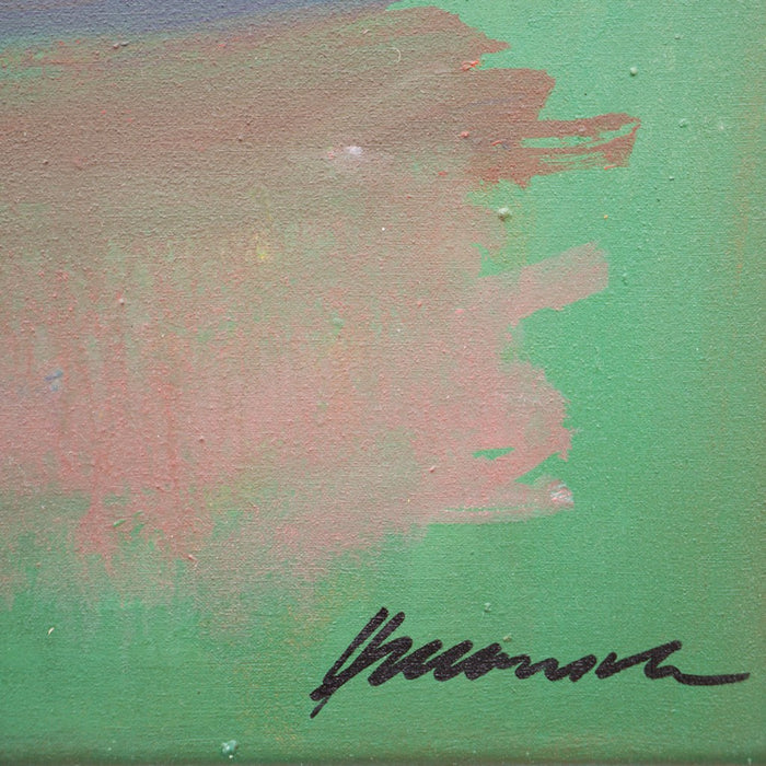 Abstraktes Gemälde „RE 30“ von Mark Hellbusch, Öl auf Leinwand, 40 × 30 cm, grüne Grundfläche mit horizontal geschichteten Blau-, Grau- und Erdtönen, reduzierte experimentelle Oberfläche (Ausschnitt).