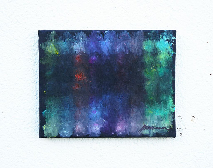 Abstraktes Gemälde „RE 34“ von Mark Hellbusch, Öl auf Leinwand, 30 × 24 cm, gedämpfte Grün-, Blau- und Violetttöne, vielschichtige experimentelle Oberfläche.