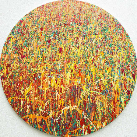 Runde abstrakte Kunst in leuchtenden Farben, Claim 154 (in Situation), Acryl und Lack auf Leinwand, 120 cm Durchmesser, zeitgenössische abstrakte Kunst, Atelier Hellbusch.