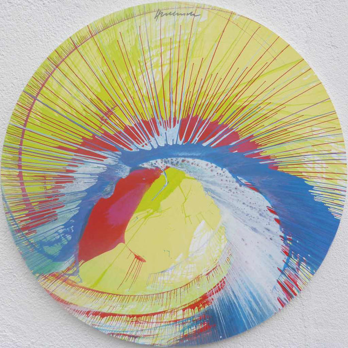 Rundes Gemälde „Splash 17“ in Blau, Gelb und Rot, abstrakte Acrylmalerei mit strahlenförmigen Linien, dynamische Farbexplosion auf rotierender Leinwand, Atelier Hellbusch