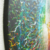 Gemälde Splash 59 (Seite): Runde Leinwand mit einem tiefschwarzen Hintergrund und dynamischen Farbspritzern in Weiß, Grün, Blau, Gelb, Rot und Orange. Zeitgenössische, abstrakte Kunst gemalt 2024 von Mark Hellbusch