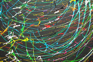 Gemälde Splash 59 (Nahaufnahme): Runde Leinwand mit einem tiefschwarzen Hintergrund und dynamischen Farbspritzern in Weiß, Grün, Blau, Gelb, Rot und Orange. Zeitgenössische, abstrakte Kunst gemalt 2024 von Mark Hellbusch