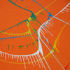 Ein rundes Gemälde (Splash 74, Ausschnitt) in leuchtendem Orange mit dynamischen Strichen und Farbverläufen, gestaltet von Mark Hellbusch, perfekt für moderne Wohnraumgestaltung.