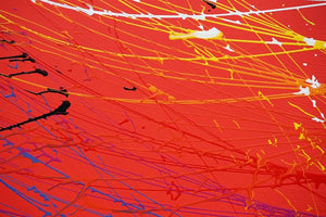 Rundes, modernes Gemälde (Detail) "Splash 76" in leuchtendem Rot mit dynamischen weißen, gelben und blauen Linien. Einzigartige Kunst für kreative Raumgestaltung von Mark Hellbusch.