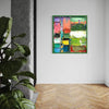 "Swamp" zeigt moderne Malerei auf einem Malobjekt (87 x 80 cm, in Situation). Zu sehen ist das Gemälde in Wiesbaden. In den Mischfächer (unten) sind erdige Farben. Oben befinden sich 7 Farbteller mit den bunten Farben eines Farbkastens. In den Zwischenräumen sind Farbkleckse und -flecken sichtbar. Kunst von Mark Hellbusch. ARTLET - Atelier Hellbusch.