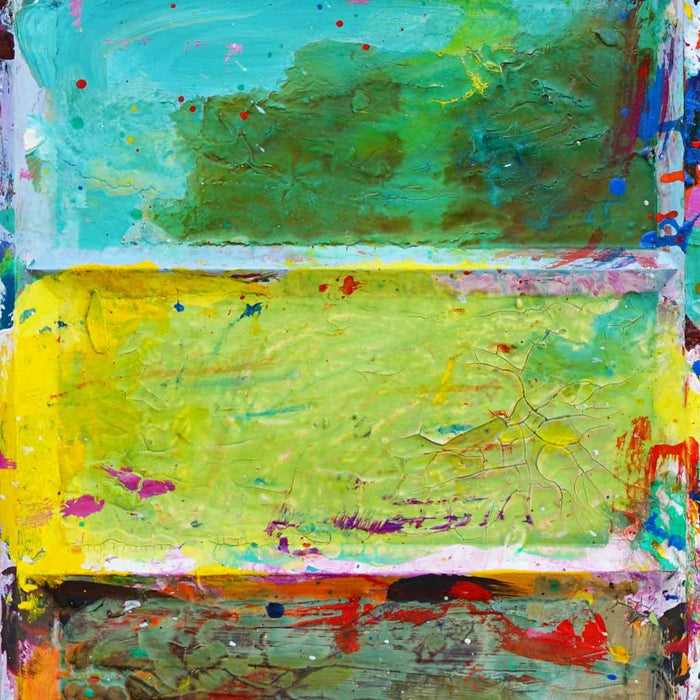 Das Gemälde "Unterwegs" (Ausschnitt) ist ein überdimensionierter, benutzter Farbkasten 130 x 60 x 5 cm groß. Das Kunstwerk ist mit einem weißen Rahmen versehen (Schattenfuge, weiß, ca 2 cm Breite). In den Mischfächer sind Blau, Violett, Grün, Braun und Gelb zu sehen. In der Mitte befinden sich 12 Farbfächer mit den üblichen Farben einer Palette. In den Zwischenräumen sind Farbkleckse und -flecken sichtbar. Modernes Bild als Wandskulptur. ARTLET - Atelier Hellbusch