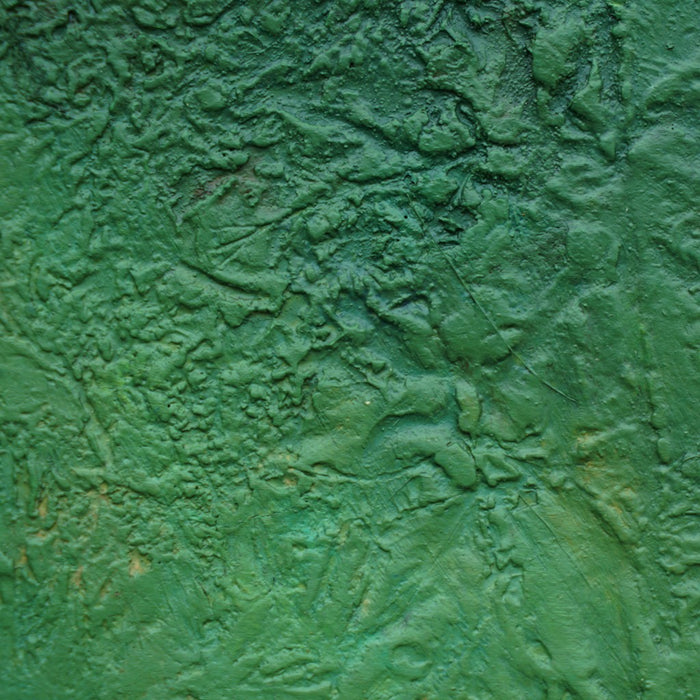 Abstraktes Gemälde „Wei“ in 30 × 24 cm, 2025, grüne Ölmalerei mit organischen Strukturen und Tiefe auf Leinwand (Nahaufnahme) – Atelier Hellbusch