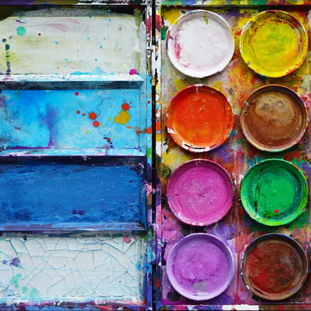 Detailreiches Farbkasten-Gemälde „Wettergespräch“ (69 × 140 × 4 cm, 2023) von Mark Hellbusch – ein farbintensives, abstraktes Objektbild mit kräftigen, aufgetragenen Farben und malerischer Tiefe. Mischtechnik auf dreidimensionalem Untergrund, heute in Privatbesitz. Atelier Hellbusch