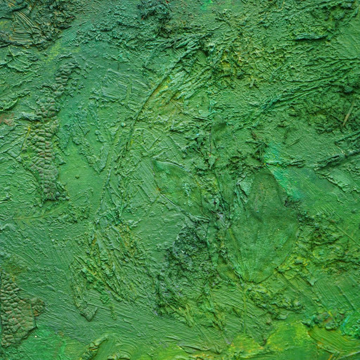 "Yan", 48x45cm, 2025 (Nahaufnahme): strukturierte Malerei von Mark Hellbusch in grünen Farben auf Leinwand mit dichter organischer Oberfläche
