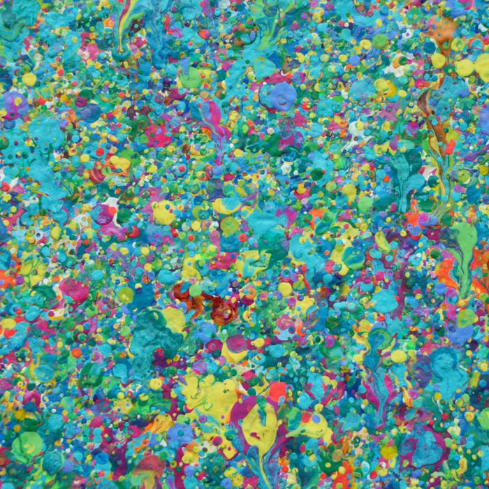 Abstrakte moderne Kunst (Nahansicht) in Blau mit pink-gelben Farbakzenten von Mark Hellbusch – Claim 141, 70x100 cm, 2025