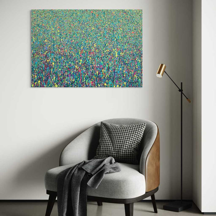 Abstrakte moderne Kunst (in situ) in Blau mit pink-gelben Farbakzenten von Mark Hellbusch – Claim 141, 70x100 cm, 2025