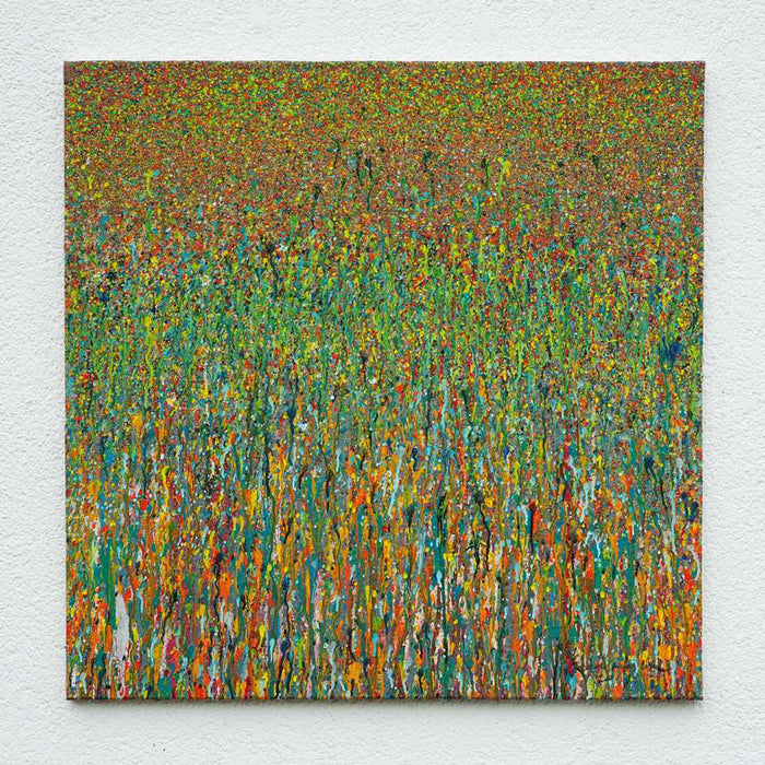 Claim 9 - Moderne experimentelle Malerei auf Leinwand 80x80cm. Bunte Farbverläufe ergeben ein abstraktes Farbfeld. Insbesondere die Farben grün und orange, aber auch weiß, gelb, blau und schwarz sind für das Gemälde verwendet worden. Oben im Bild sind bunte, etwas hellere Farbpunkte zu sehen. Sie verwandeln sich in dunkelere Farbstriche. Die Striche werden nach unten hin immer länger. ARTLET - Atelier Hellbusch.