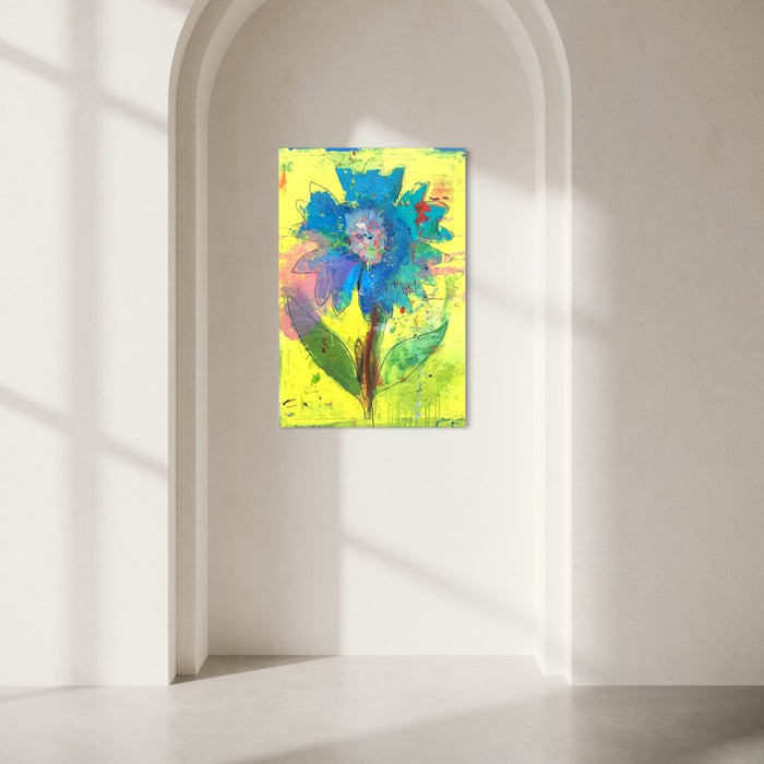 Blume VI (in situ) – großformatiges blaues Blumenbild in moderner Kunst aus der Serie Schmiertafel von Mark Hellbusch