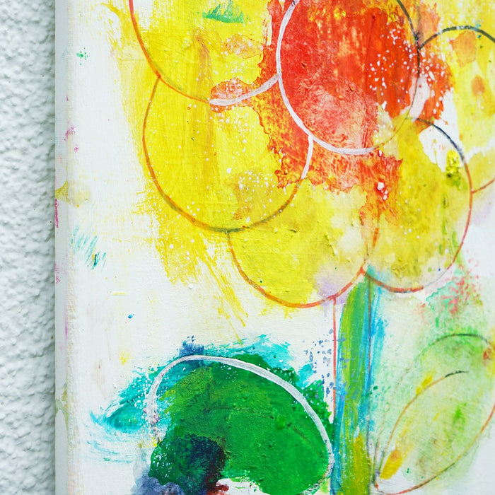 Blume II (Seite, Ausschnitt) – kleine moderne Blumenmalerei in Gelb, Orange und Grün aus der Serie Schmiertafel von Mark Hellbusch