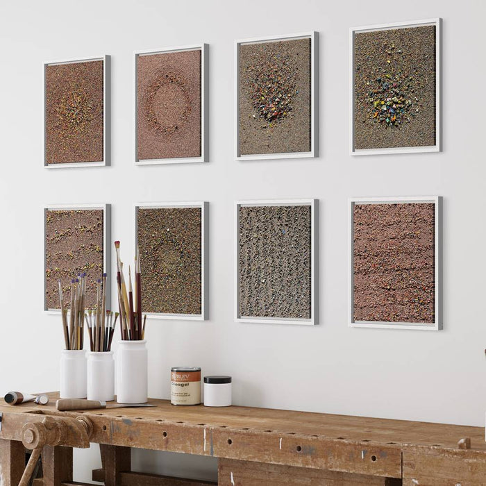 Abstraktes Gemälde in Erdtönen mit zentralem Kratermotiv, fein strukturierter Oberfläche und farbigen Fragmenten – aus der Serie Marsfeld CXXIX, 30x24cm (Beispiel für Präsentation). Atelier Hellbusch