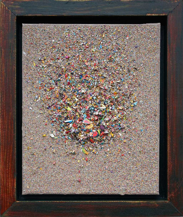 Marsfeld CL (eingerahmt), ist ein feines abstraktes Kunstwerk auf Leinwand. Es besteht aus Farbbrocken der Palette. Das kleinformatige Gemälde misst 30 x 24 cm. Das Geröll bestehen aus zerschlagenen Ölfarben, Acrylfarben und Lack. Über die Größenunterschiede der Farbreste entsteht eine Komposition, dass an einen Strudel erinnert. ARTLET - Atelier Hellbusch.