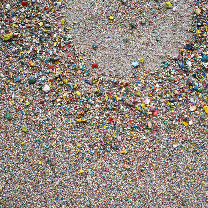 Marsfeld CXXXI zeigt eine kreisförmige Struktur aus feinen Farbresten und Sand auf quadratischer Leinwand – abstrakte Komposition mit Kraterform (Nahaufnahme). Atelier Hellbusch.